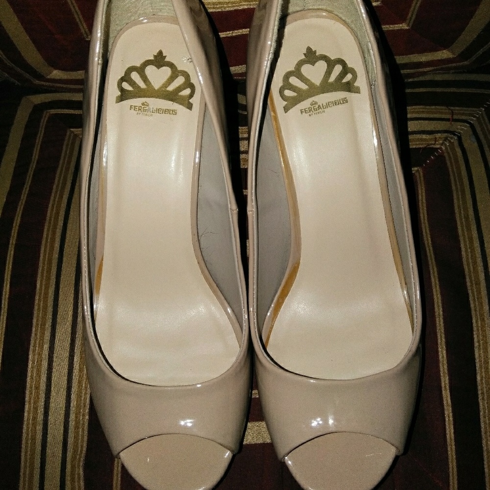 Nwot Fergalicious by Fergie nude heels